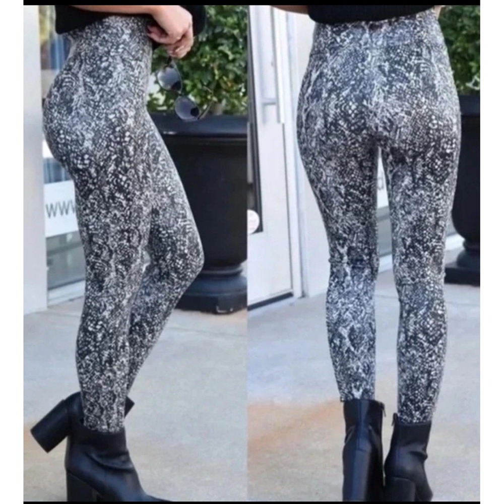 EUC SPANX Snake Print High Waist Leggings Women's Medium Black Gray Activewear - Picture 8 of 8